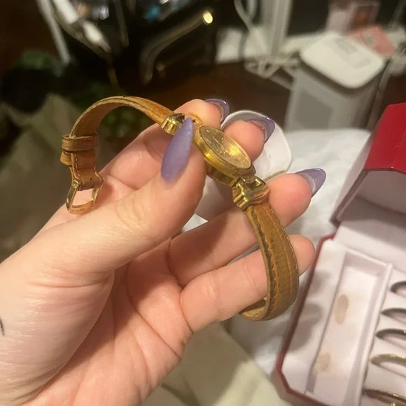 Armitron Looney Tunes Gold Watch with Interchangeable Bands - Picture 3 of 7